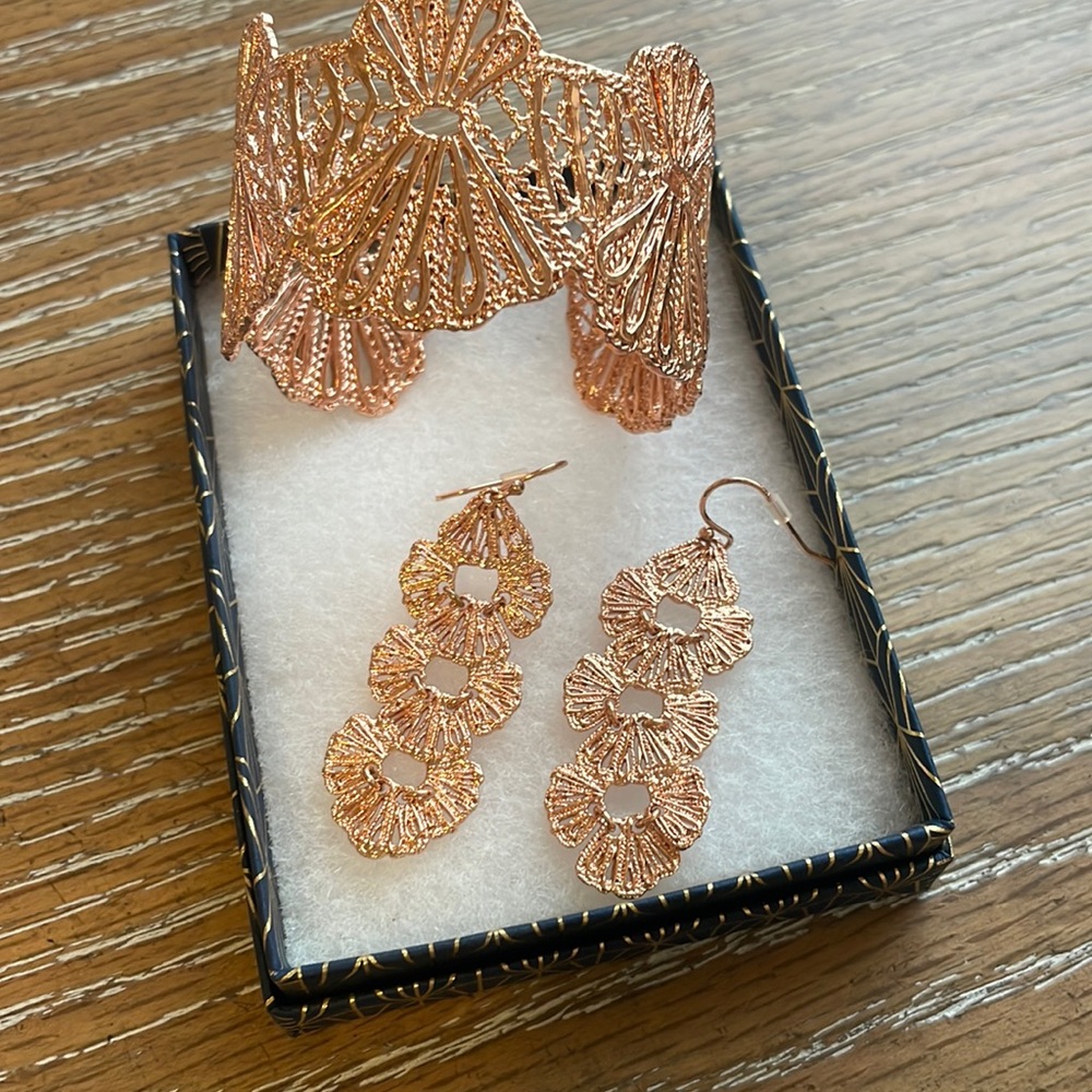 NWOT Stella & Dot Rose Gold Cuff & Earrings